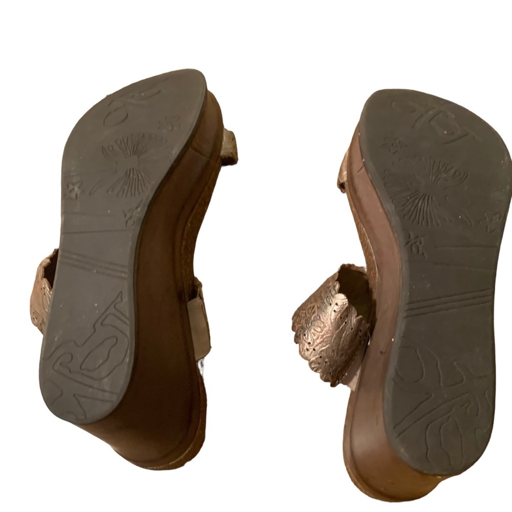 OTBT pewter leather beach park wedge sandals size 9.5 women's metallic shoes - Picture 5 of 7